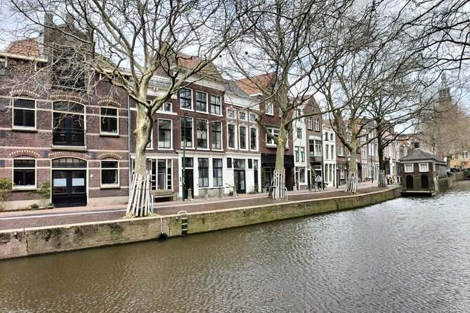 2-Hour Walking Tour in Gouda All inclusive - Gouwekerk by the Gouwe river: a short stop that ties the map together