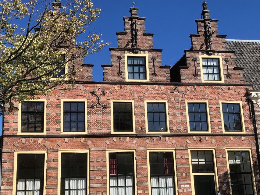 Alkmaar: Small Group City Walking Tour <em>English</em> – Key Things You’ll Notice on This Walk’ /></p>
<ul>
<li><strong>Small group, limited to 10 people</strong>, so it stays personal and question-friendly</li>
<li><strong>3 to 4 km on foot</strong>, mostly cobbled streets and canal-side paths</li>
<li><strong>Monuments with context</strong>, including Grote Sint Laurenskerk, Stadhuis, and Waag</li>
<li><strong>The 1573 Spanish defeat story</strong>, framed as townspeople’s strength and determination</li>
<li><strong>Molen van Piet photo stop</strong>, a classic Dutch windmill moment</li>
<li><strong>Wheelchair accessible</strong>, with the walk kept at a manageable pace</li>
</ul>
<h2>A Two-Hour Alkmaar Orientation That Doesn’t Feel Rushed</h2>
<p><img width="853" height="640" decoding="async" src=