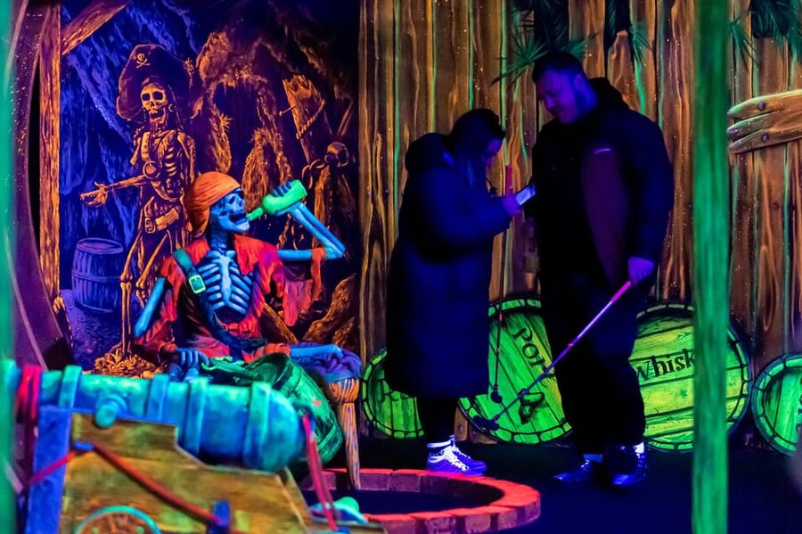 Aloha Amsterdam: 12-Hole Glow-in-the-Dark Mini-Golf - Key highlights at Aloha Amsterdam