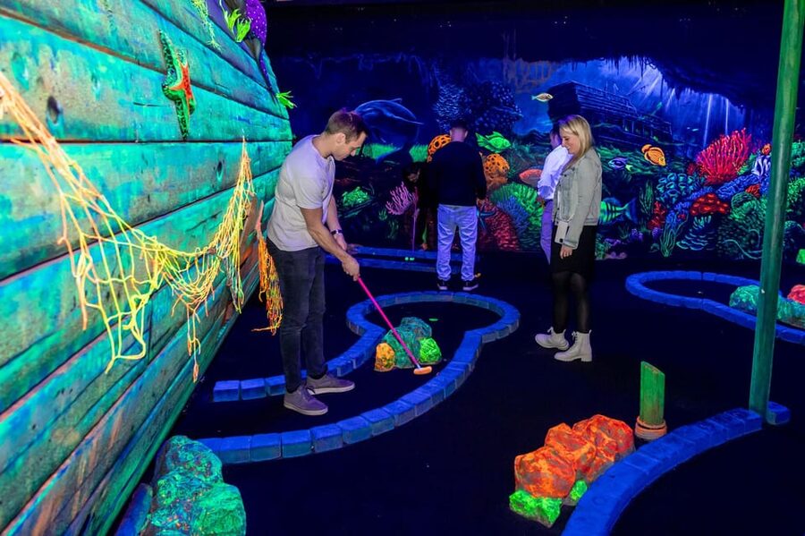 Aloha Amsterdam: 12-Hole Glow-in-the-Dark Mini-Golf - When to go and how long it will take in your Amsterdam day