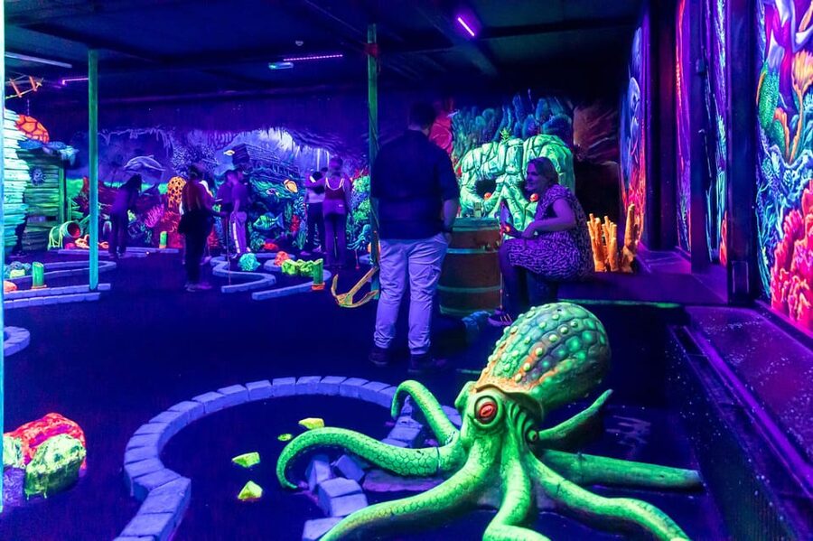 Aloha Amsterdam: 12-Hole Glow-in-the-Dark Mini-Golf - The atmosphere: why this works for groups, kids, and couples