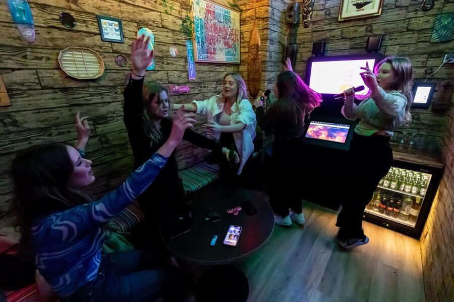 Aloha Amsterdam: Private Karaoke Booth with 20.000 Songs - Price and value, what $132 per group really means
