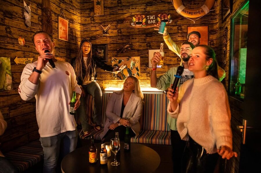 Aloha Amsterdam: Private Karaoke Booth with 20.000 Songs - Getting to the meet point near Amsterdam Central (and avoiding wasted time)