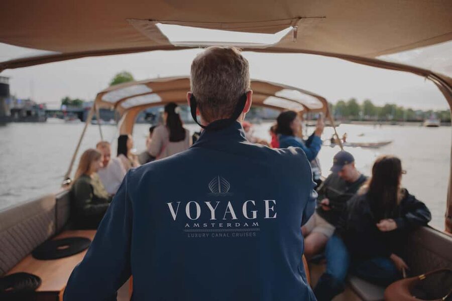 Amsterdam: 1.5-Hour High-End Morning Breakfast Canal Cruise - The Ride Itself: Heated Comfort and a Local Guide’s Pace