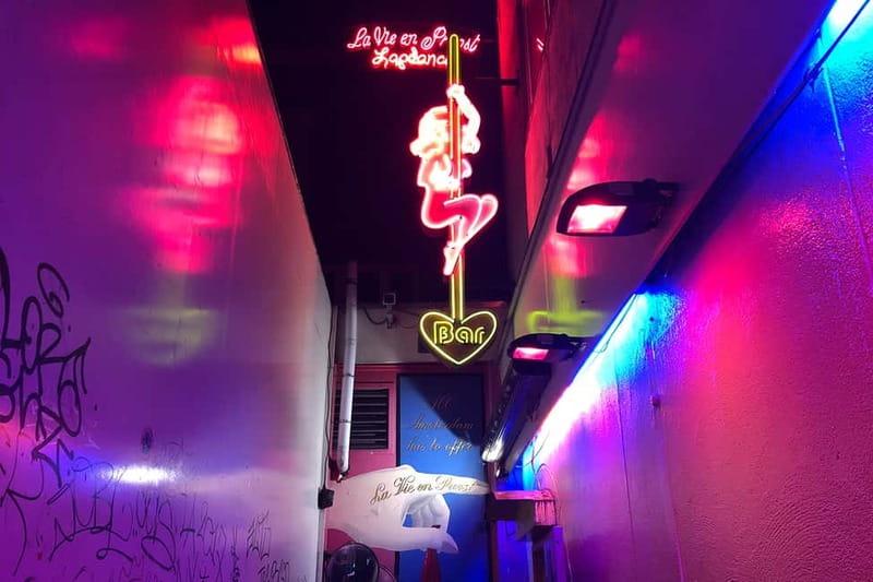 Amsterdam: 1,5-Hour Red Light District Tour - Beursplein to De Wallen: a short walk with a purpose