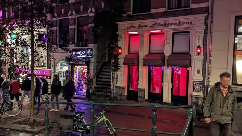 Amsterdam: 1,5-Hour Red Light District Tour - What the guide actually teaches: sex work policy, challenges, and coffee shops