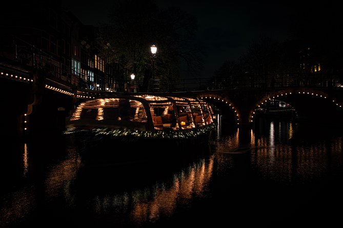 Amsterdam 2-Hour Evening Cruise With Live Guide and Bar - What the onboard experience feels like, from cozy boat comfort to snacks