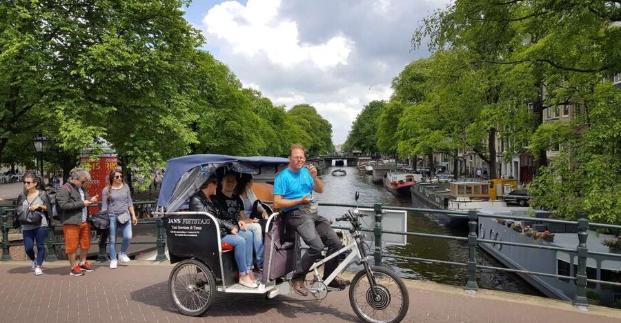 Amsterdam: 2-Hour Sightseeing Tour by Rickshaw - Canal streets and historic facades: what you’ll actually see