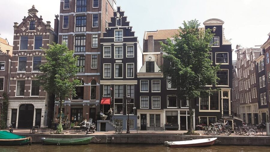 Amsterdam: 3-Hour Private Bike Tour of the City Center - Jordaan on two wheels: art galleries, markets, and shop-window wandering