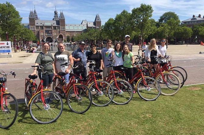 Amsterdam 3 hrs Bike Tour – live guide En/Fr/De/Nl/Sp - Getting set up at AmsterBikePiet (and what you should bring)