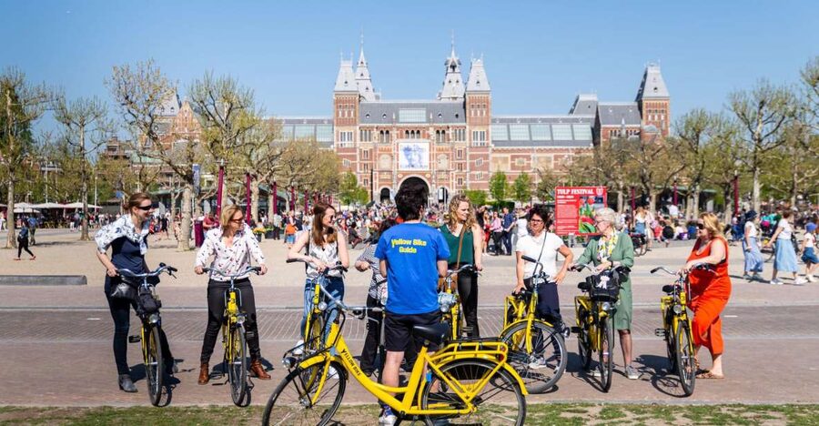 Amsterdam: 3h E-Bike Tour with break - The harbor, courtyards, and photo moments you can actually reach
