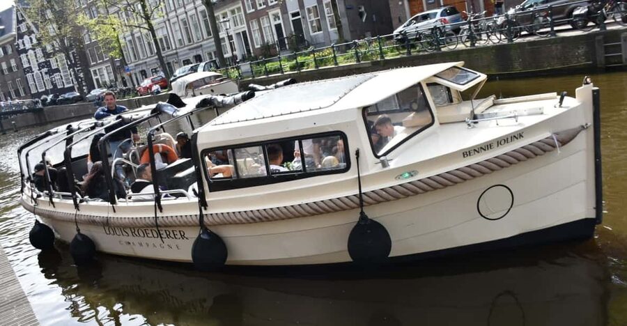 Amsterdam: 420 Smoke-Friendly Boat Tour - Red Light District boarding, pier directions, and what the route does