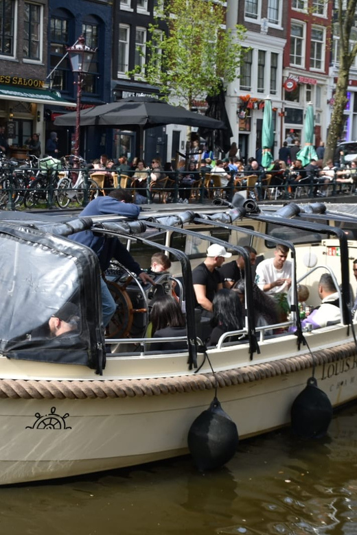 Amsterdam: 420 Smoke-Friendly Boat Tour - Best timing for photos, bridges, and the day-night changeover