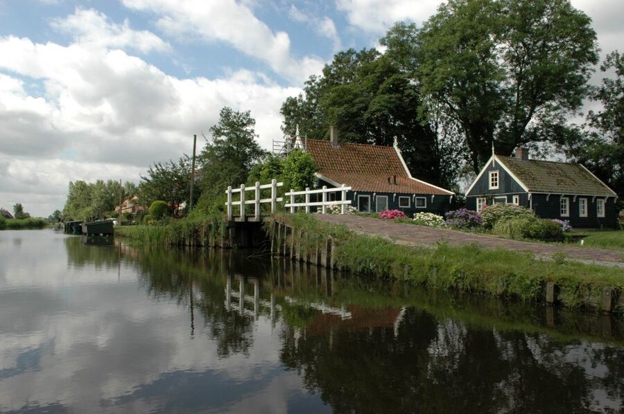 Amsterdam 5-Hour Guided Canoe Trip in the Wetlands - Windmills on the way back, plus a drink at the village house