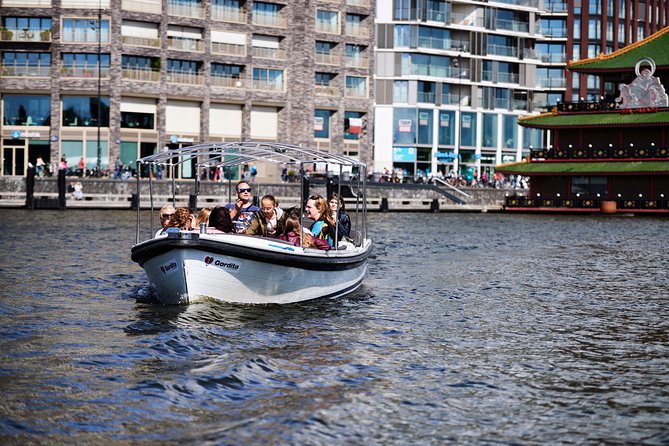 Amsterdam: 60-Minute Guided Private Canal Cruise with Drinks - Golden Bend on Herengracht: Mansions and Merchant Power