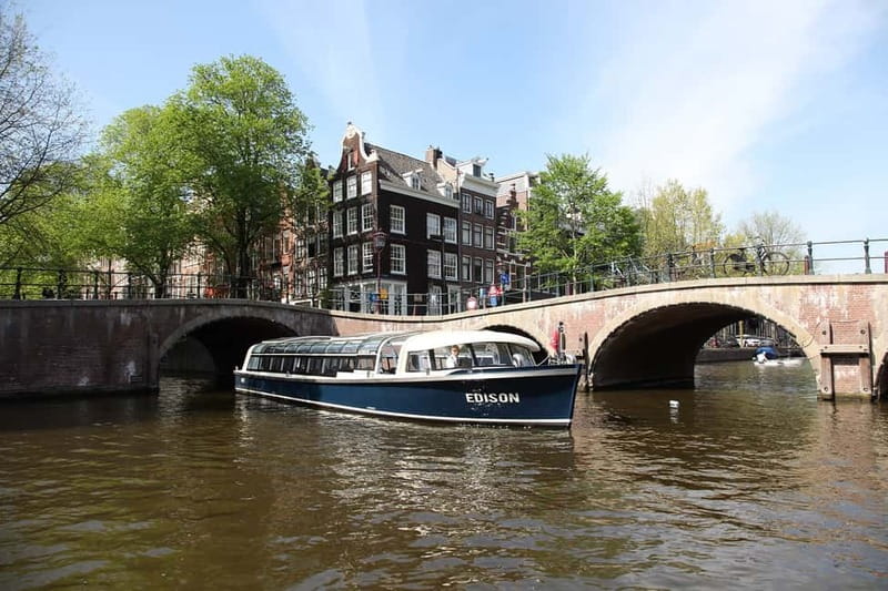 Amsterdam: 75 Minute City Canal Cruise with Audio Guide - The audio guide in 19 languages, plus a kids version