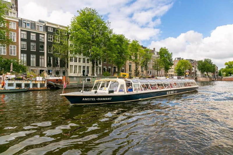 Amsterdam: 75 Minute City Canal Cruise with Audio Guide - Snackbox breaks up the 75 minutes, without hijacking your day