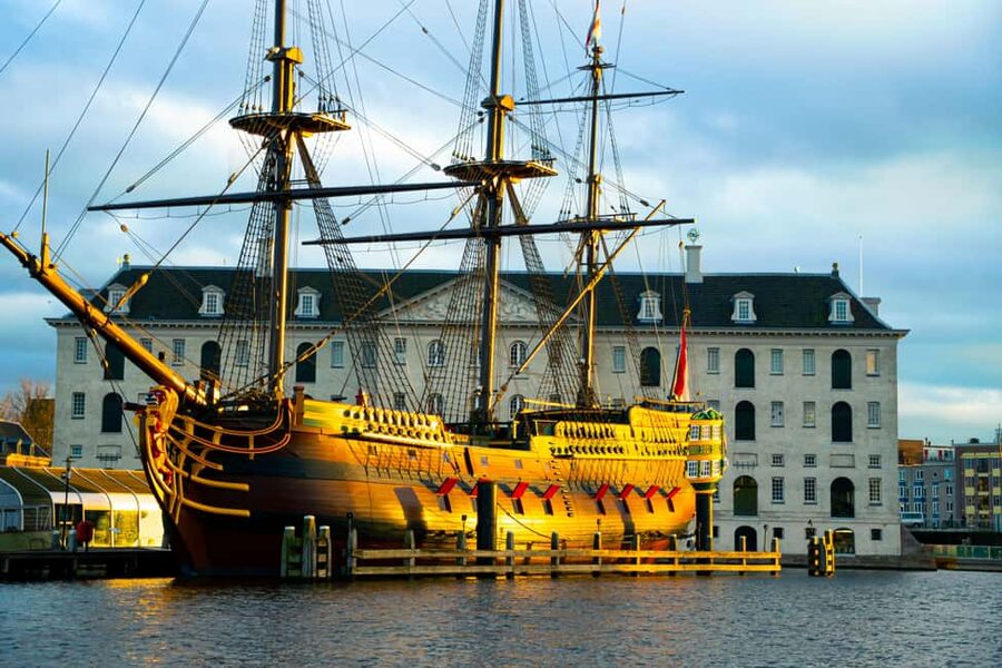 Amsterdam: 90 min Cosy Canal Cruise w. Bar & Snacks on board - Price and value: why $28 often beats the bigger boats
