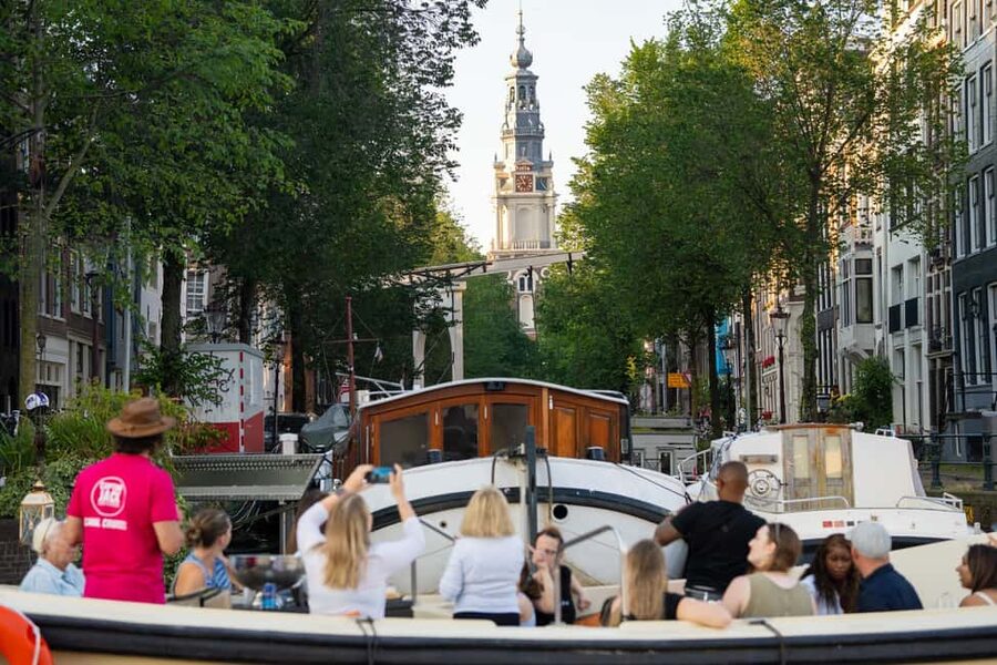 Amsterdam: 90 min Cosy Canal Cruise w. Bar & Snacks on board - Should you book it? My honest take