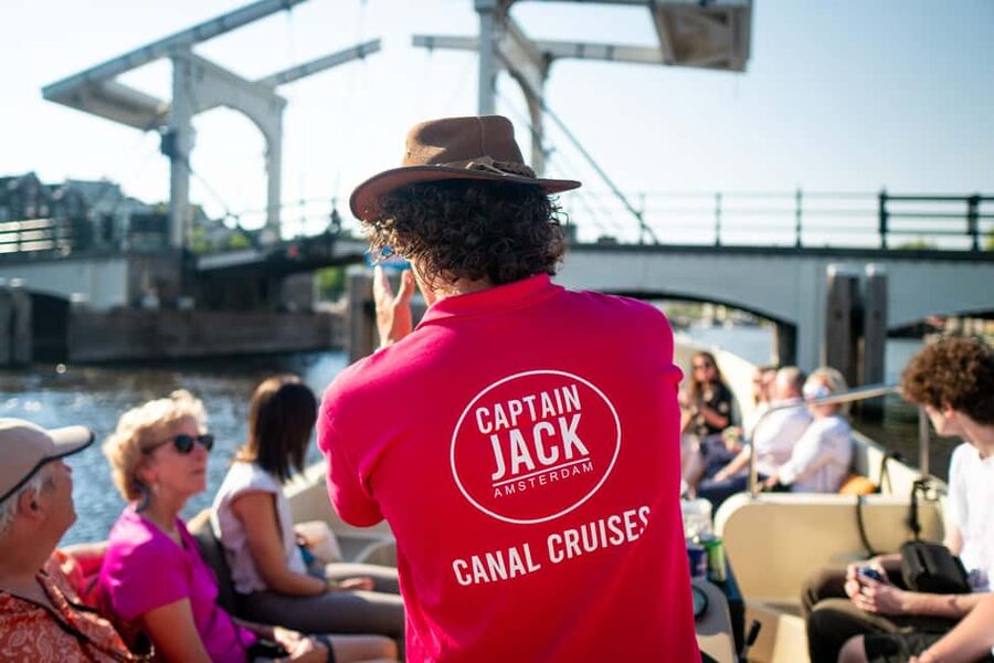 Amsterdam: 90 min Cosy Canal Cruise w. Bar & Snacks on board - Where you meet at Captain Jack Amsterdam (and how not to get lost)