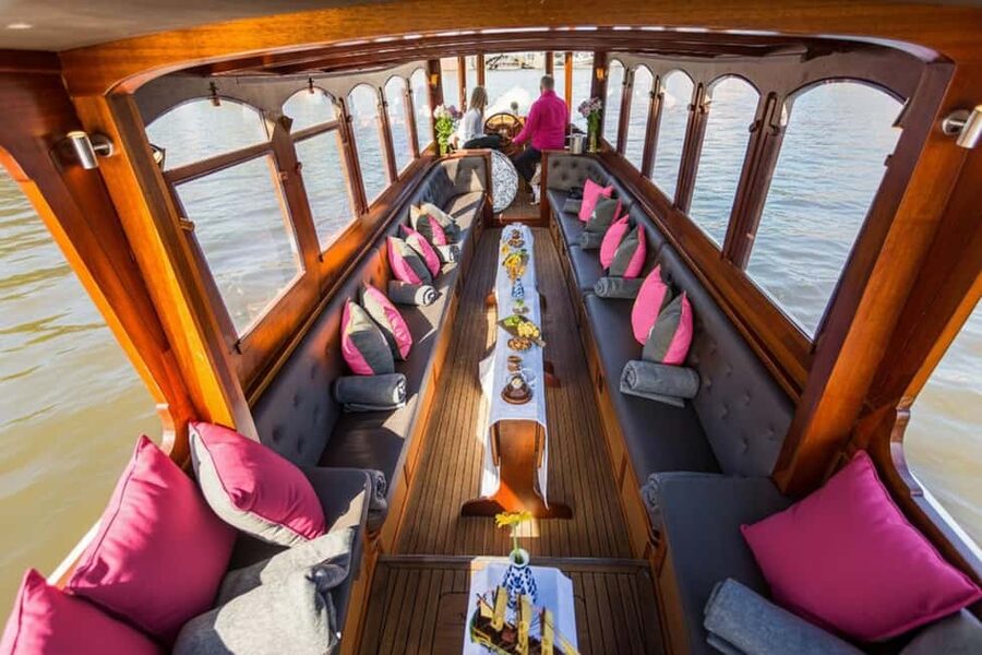 Amsterdam: 90 min Cruise with Local Guide & Unlimited Drinks - Should you book the Amsterdam 90-min electric cruise with unlimited drinks?