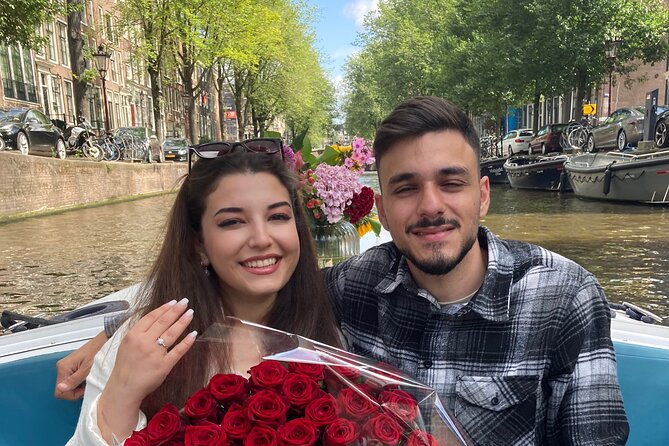 Amsterdam 90-min Private Canal Cruise with Live Guide and Drinks - A 90-minute private cruise that keeps Amsterdam easy