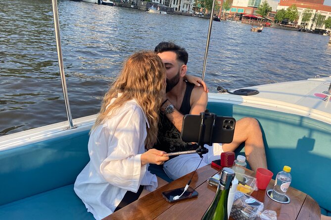 Amsterdam 90-min Private Canal Cruise with Live Guide and Drinks - Meeting at Prinsengracht and starting without stress