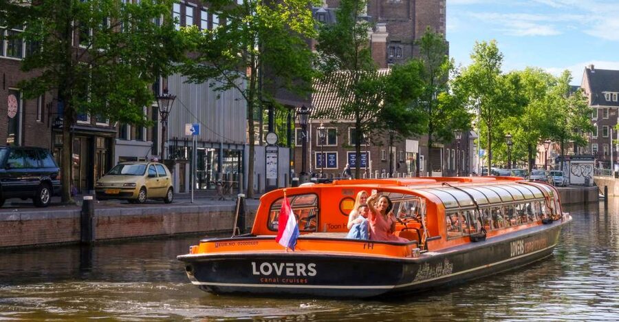 Amsterdam: Amsterdam Dungeon and Canal Cruise Entry Ticket - The Canal Cruise Part: Calm Water, GPS Audio, and Real Context