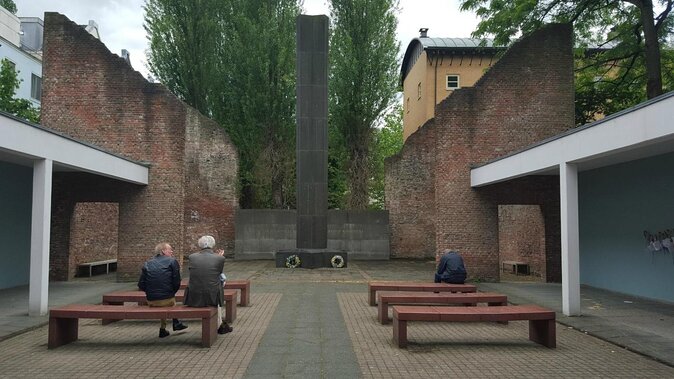 Amsterdam: Anne Frank and Jewish Quarter Walking Tour (TOP RATED) - The Auschwitz Monument stop: short time, big weight