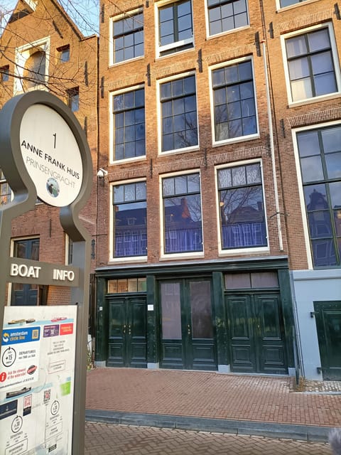 Amsterdam: Anne Frank Guided Small Group Walking Tour - Nieuwezijds Voorburgwal 120: learning the city as a map of Jewish life