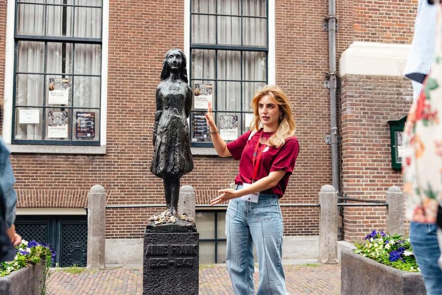 Amsterdam: Anne Frank Guided Walking Tour in DE/EN/IT/ES - Huis de Pinto to Rembrandt House, a neighborhood shared by Jews and non-Jews