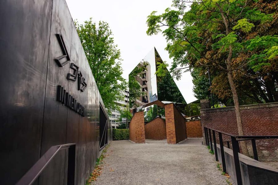 Amsterdam: Anne Frank Guided Walking Tour in DE/EN/IT/ES - What the guide presence and language choice really affect