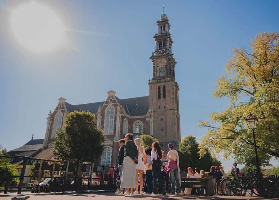 Amsterdam: Anne Frank History Walking Tour - Jewish Quarter Stops: Jewish Museum and the Auschwitz Monument Mirrors