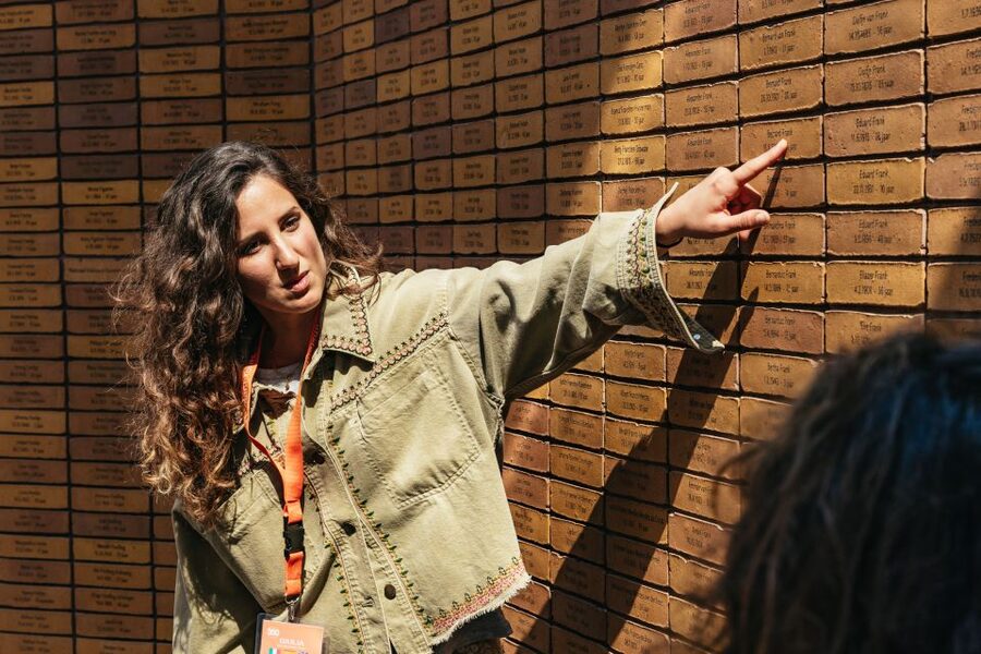 Amsterdam Anne Frank: Small-Group Walking Tour & Local Guide - Two Hours, Many Moving Parts: What This Walking Tour Really Covers
