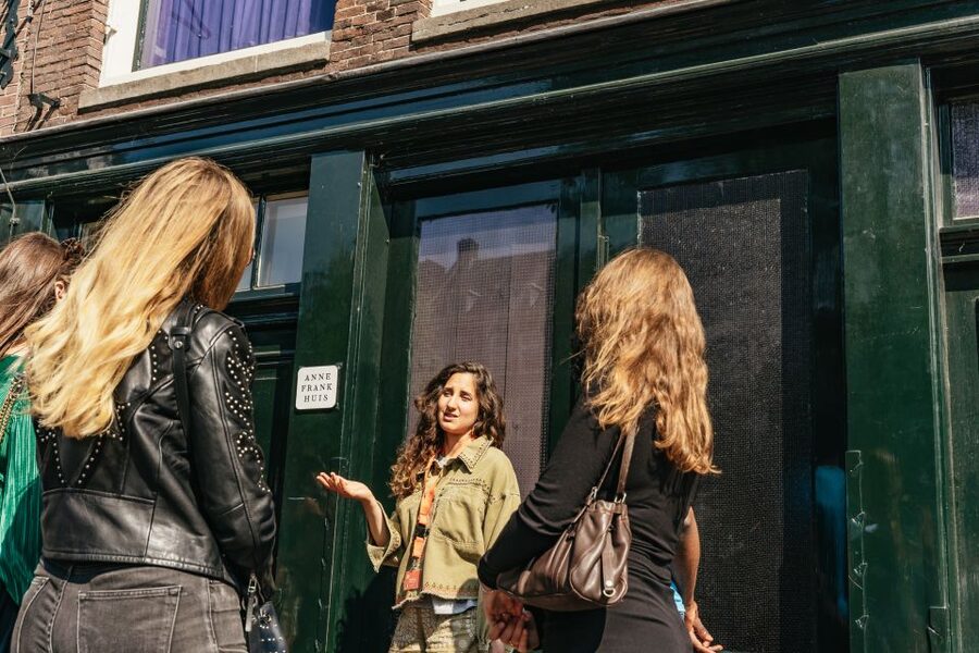 Amsterdam Anne Frank: Small-Group Walking Tour & Local Guide - Jewish Historical Museum Stop: A Quick Orientation That Adds Meaning
