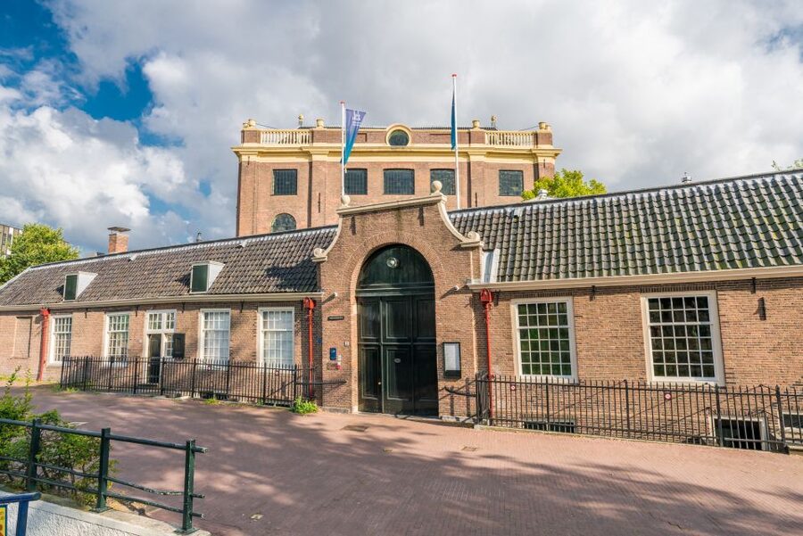 Amsterdam Anne Frank: Small-Group Walking Tour & Local Guide - Starting Points: How to Choose the Meeting Location Option