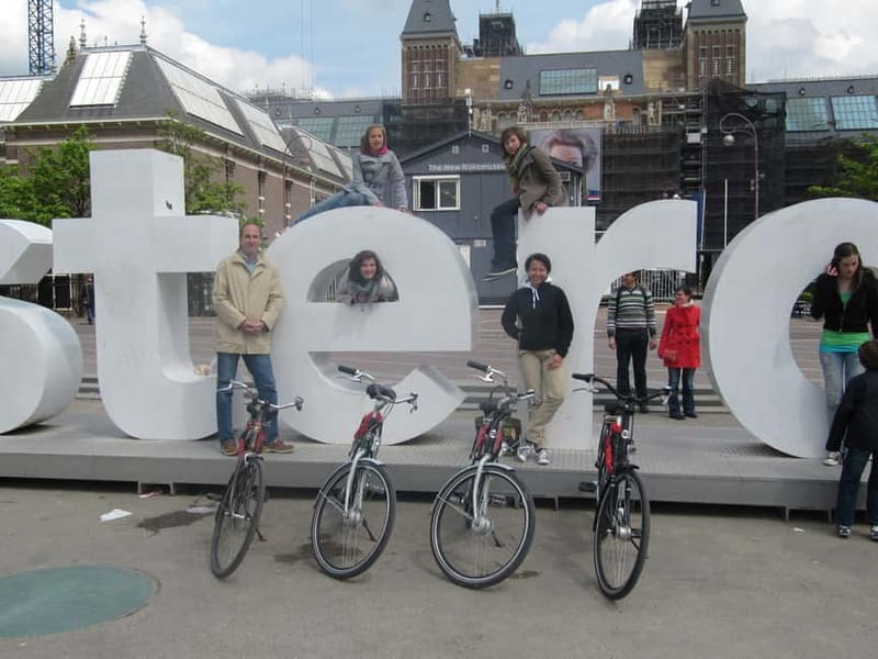 Amsterdam:: Bike Rental with Free Self-Guided Tour - The bike itself: geared, secure, and designed for city riding