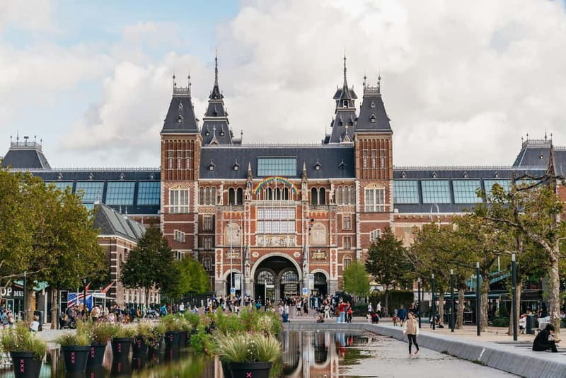Amsterdam Bike Tour in Small Group + Optional Canal Cruise - Amsterdam Centraal, Artis Zoo, and De Gooyer Windmill: the tour’s opening act