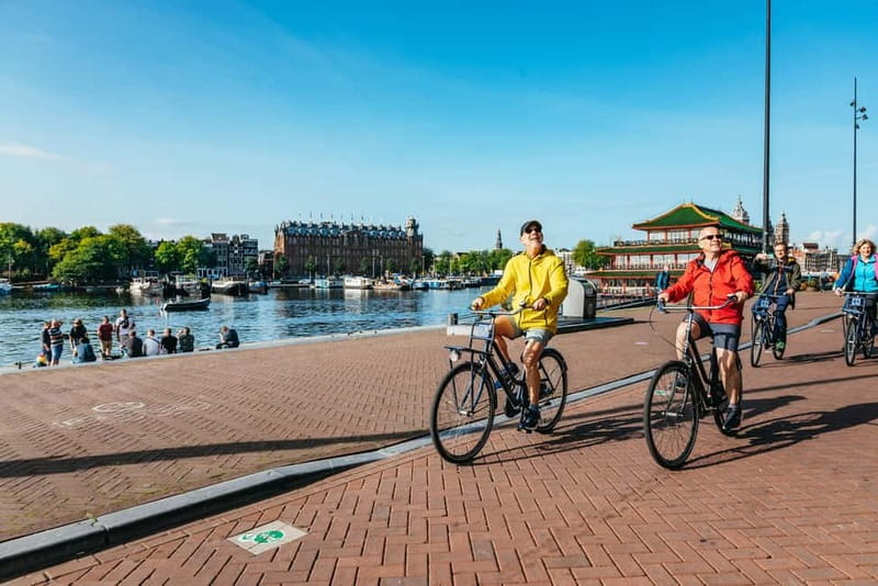 Amsterdam Bike Tour in Small Group + Optional Canal Cruise - The 30-minute break in Amsterdam-Centrum: use it smart
