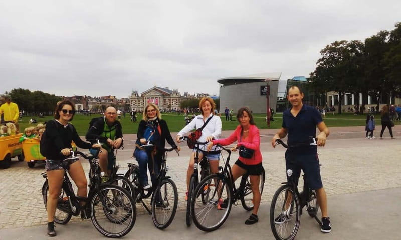 Amsterdam bike tour with a French-speaking guide local! - Before you go: the bike setup, the pace, and the one important brake detail