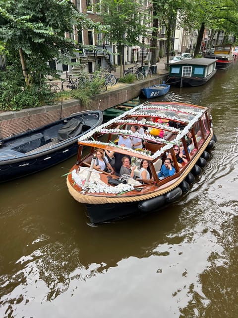 Amsterdam: Boat Tour with Optional Unlimited Drinks - Finding the Enterprise Boat and Starting from the Red Light District