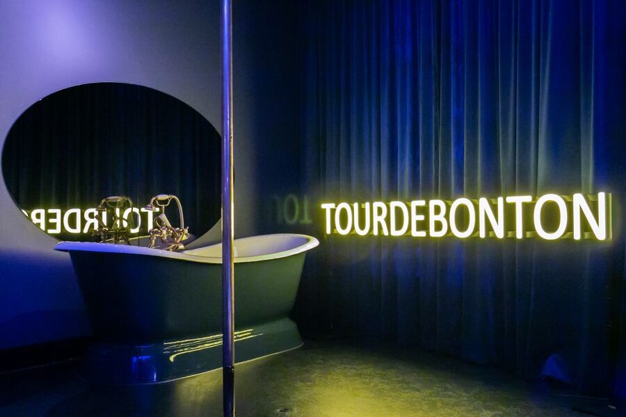 Amsterdam: Brothel Tour with Sex Worker Guide - Pole time and photos: how interactive it really is