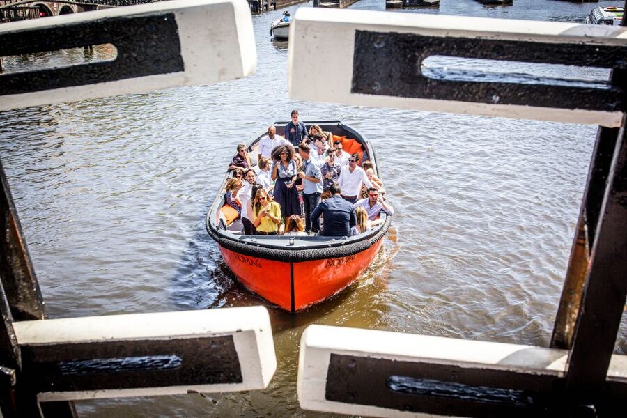 Amsterdam: Canal Belt Private Beer Boat Tour - Should you book the Amsterdam canal beer boat?