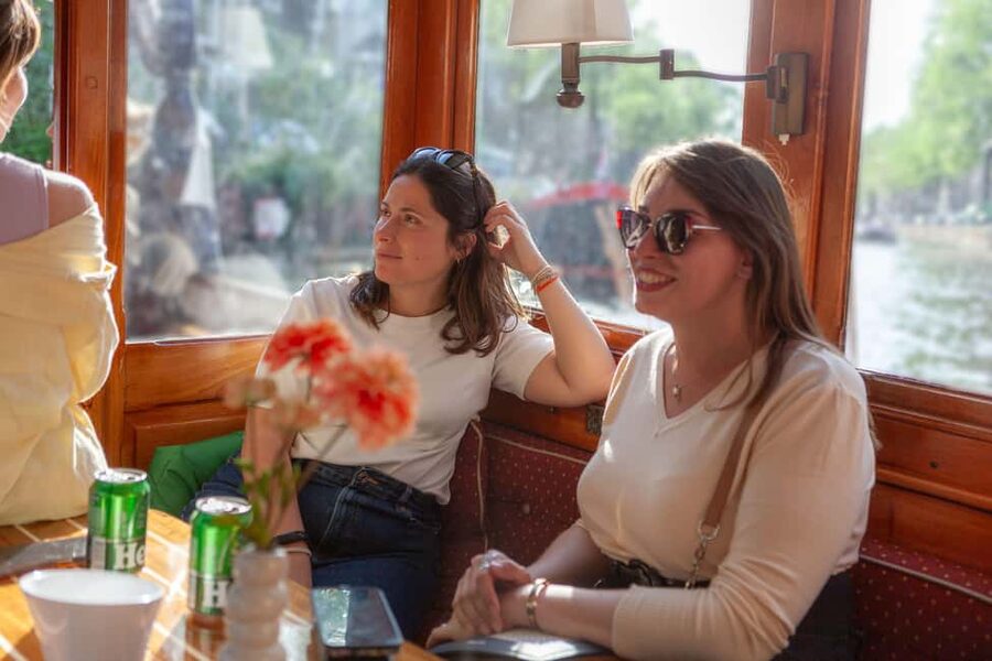 Amsterdam Canal Boat Ride with a Spanish-speaking Guide - Quick Photo Stop: Use It Like a Pro