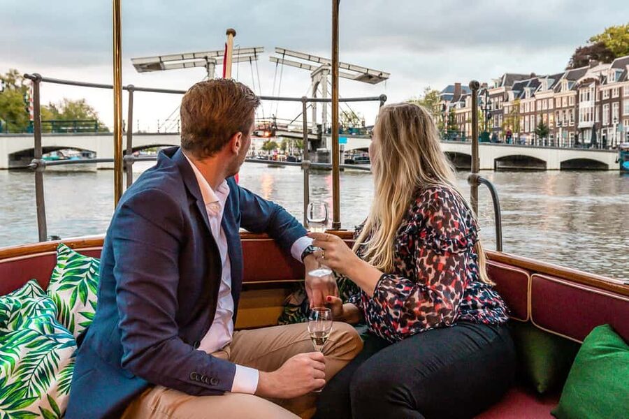 Amsterdam Canal Boat Ride with a Spanish-speaking Guide - Where You Meet at Stationsplein 28 (and How to Spot the Team)