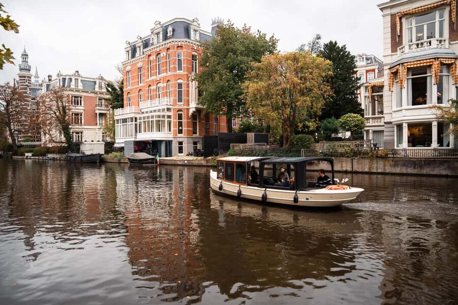 Amsterdam Canal Boat Tour with Live Guide - Key points at a glance