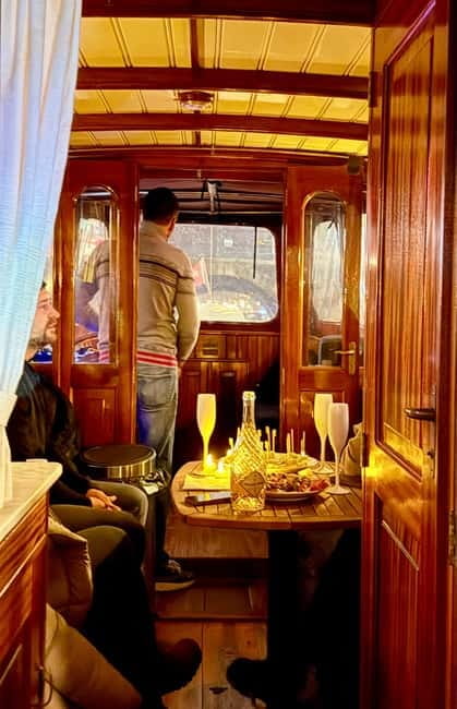 Amsterdam Canal Boat Tour with Live Guide - Drinks, snacks, and what to plan if you want extras