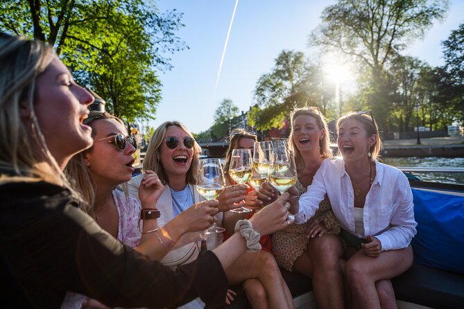Amsterdam: Canal Booze Cruise with Unlimited Drinks Option - Price and value: why $26 can work in Amsterdam