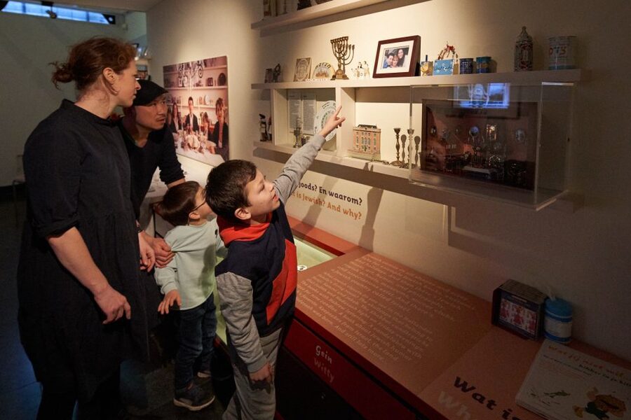 Amsterdam: Canal Cruise and Jewish Cultural Quarter Tickets - What You Get on the Boat: Audio Tour and a Kids Audio Story