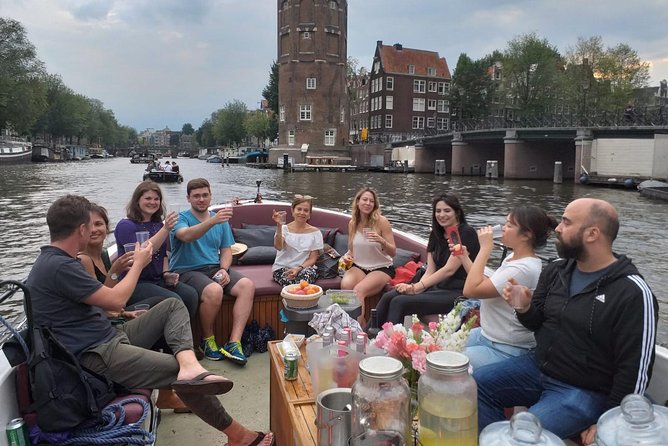 Amsterdam canal cruise in open boat – Guided tour - Finding the boat at Stationsplein 17, and how to avoid a slow start